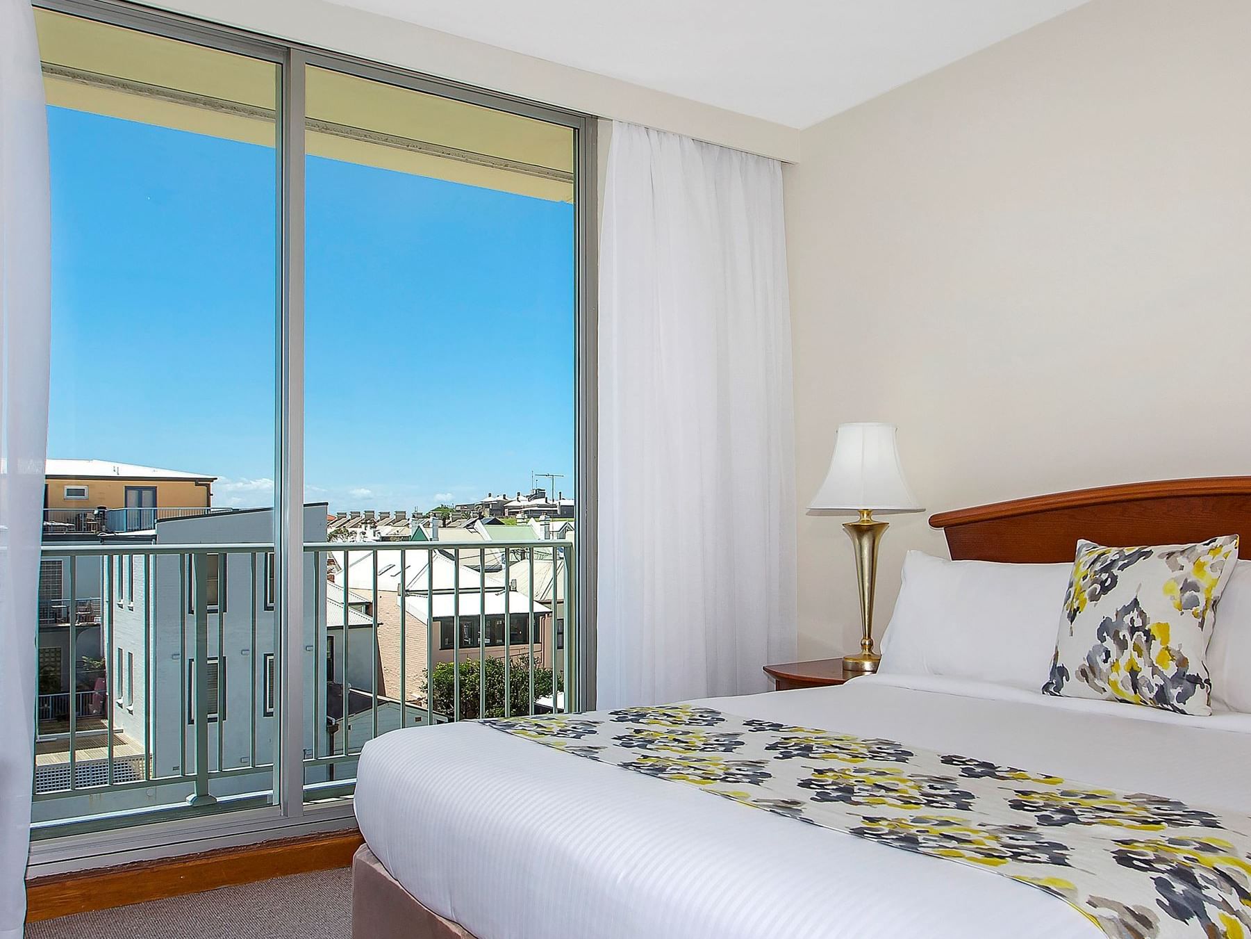 Hotel room with city views at Noah’s on the beach
