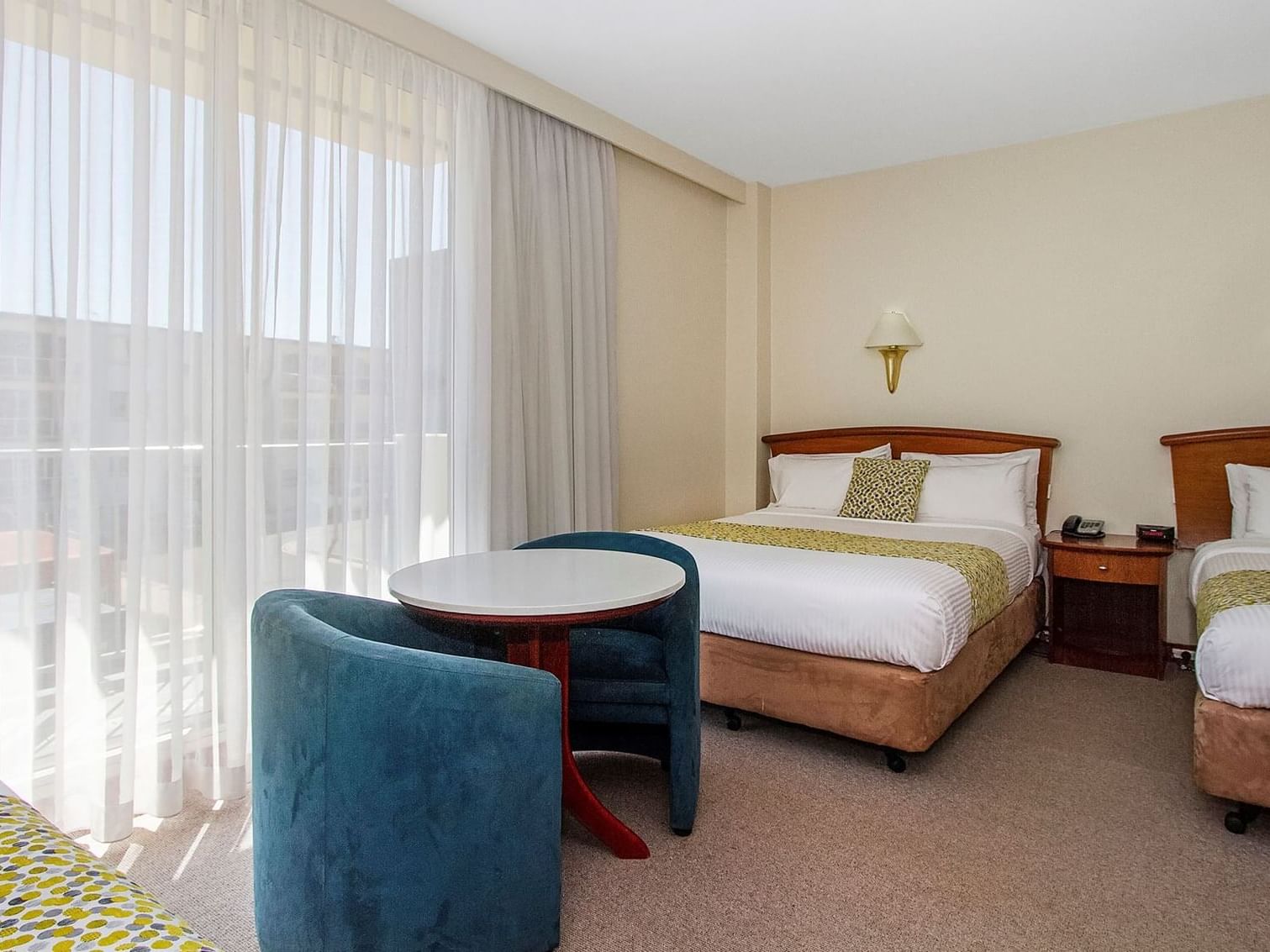 Family room with 3 beds and a coffee table at Noah’s on the beach