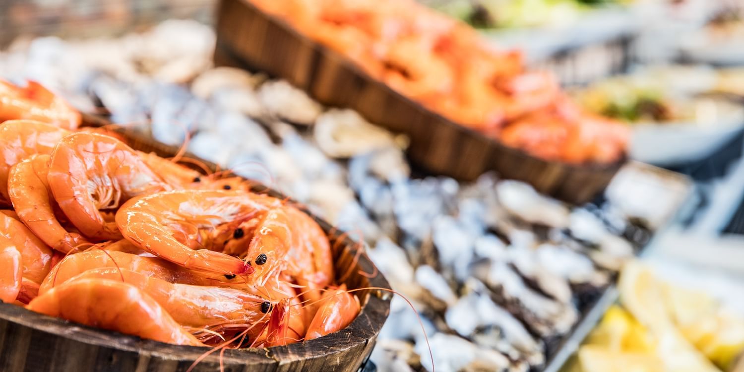 <p>Restaurants & Bars</p>
