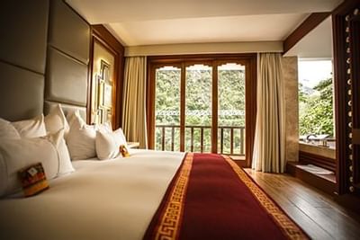 Close up on the king bed in a room at Hotel Sumaq