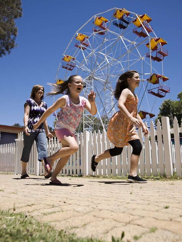 The Sebel Mandurah - Kids running at King Carnival