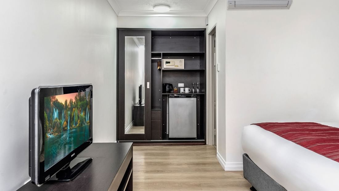 Superior King Room features a TV, bar fridge, a safe, tea and coffee making facilities and a window with sheer curtains