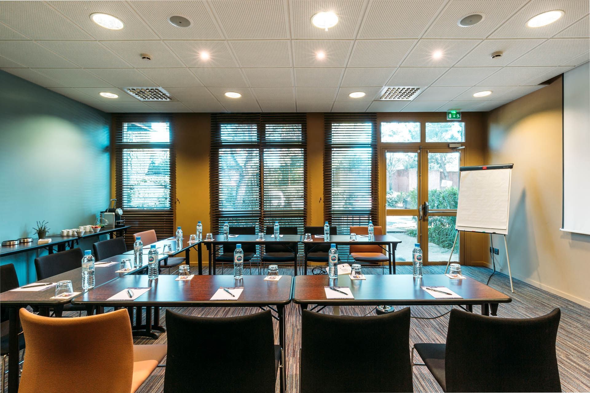 Disposition en U dans une salle à l'Escale Oceania Aix-en-Provence