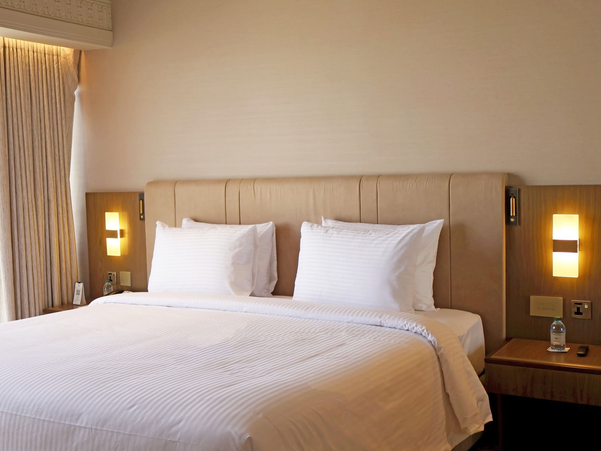 Dubai Skyline King Room at The Tower Plaza Hotel Dubai