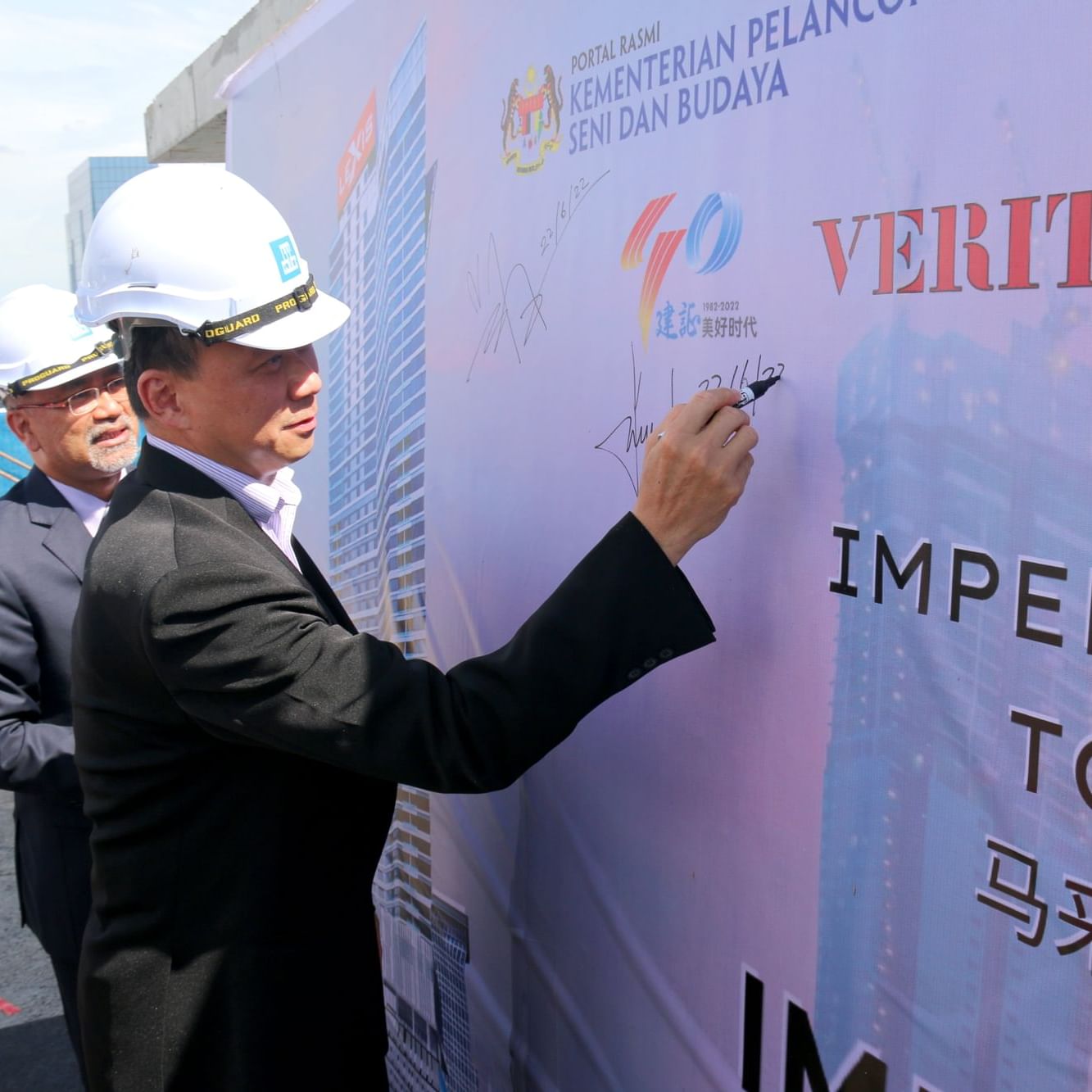 Dato Low Tak Fatt, Managing Director of Kuala Lumpur Metropolitan Group at the Topping Out Ceremony