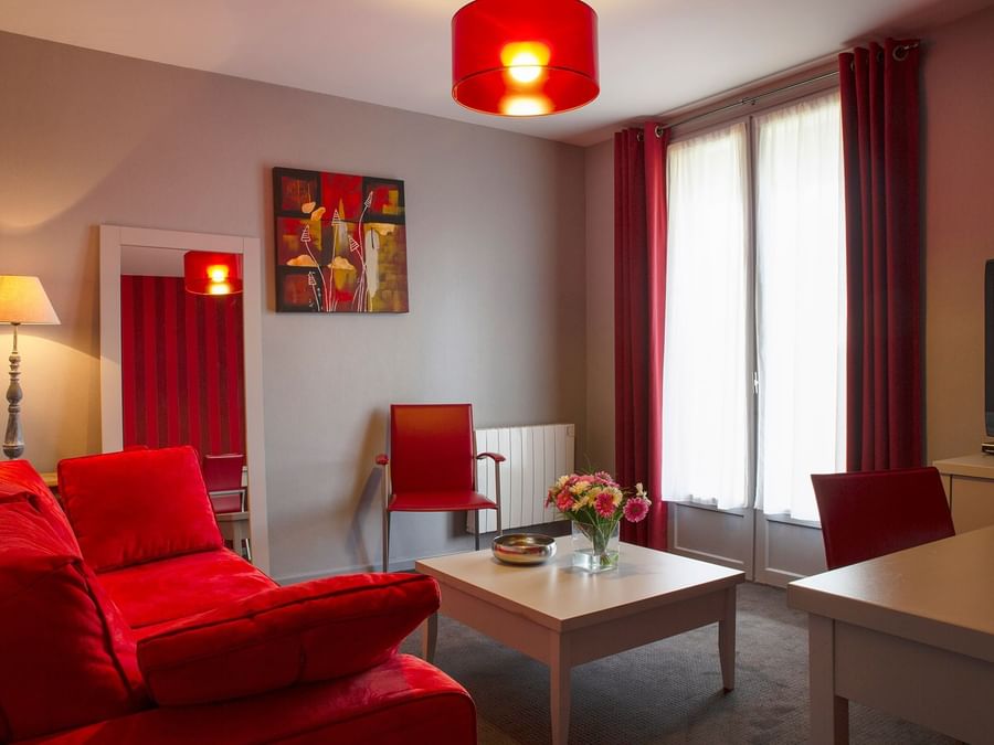 Livingroom area in a Hotel Room at Auberge de la Petite Ferme
