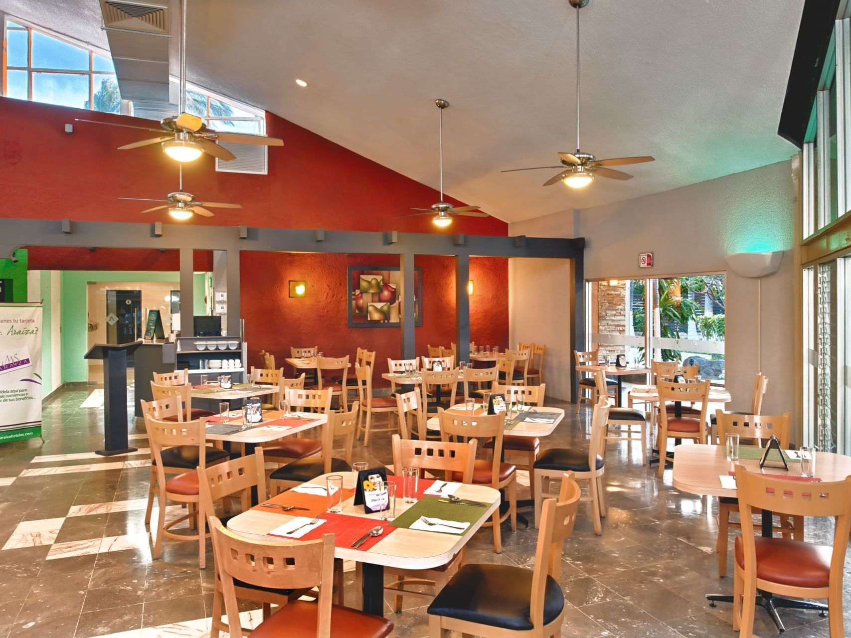 Dining area in La Pergola Restaurant at Araiza Hotel Palmira