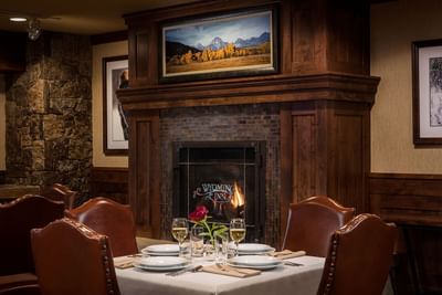 The Whistling Grizzly restaurant in the Wyoming Inn