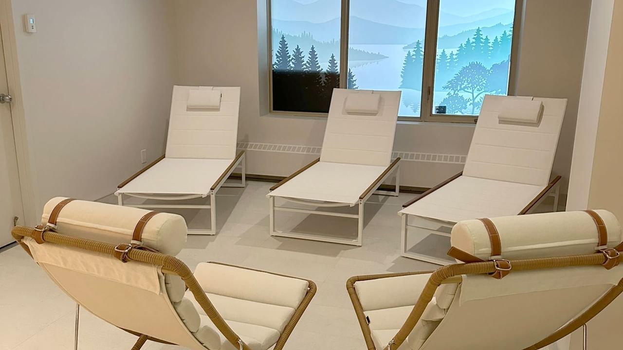 Spa room with spa chairs
