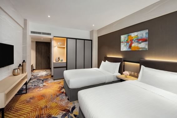 Superior Twin Room with cozy beds and carpeted floor at Park Hotel Hong Kong