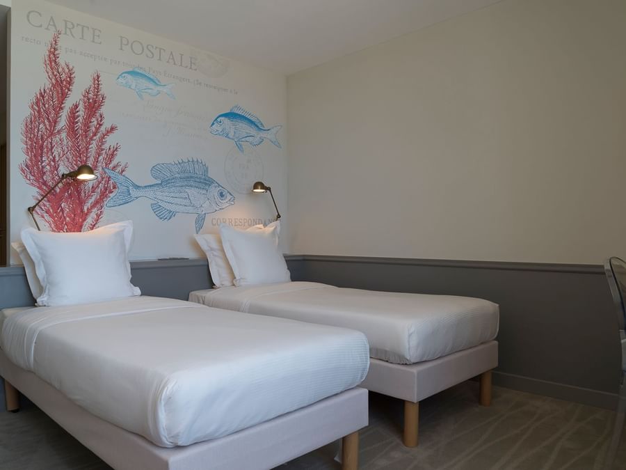 Twin Beds in a room at Hotel de la Mer