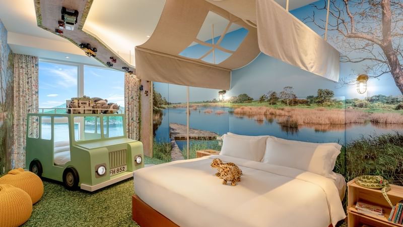 Bed in Hong Kong safari room at Fullerton Ocean Park