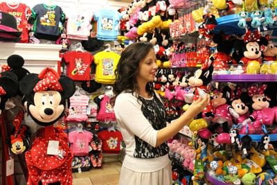 A woman looking at the selection of Minnie Mouse toys near Rosen Inn Lake Buena Vista