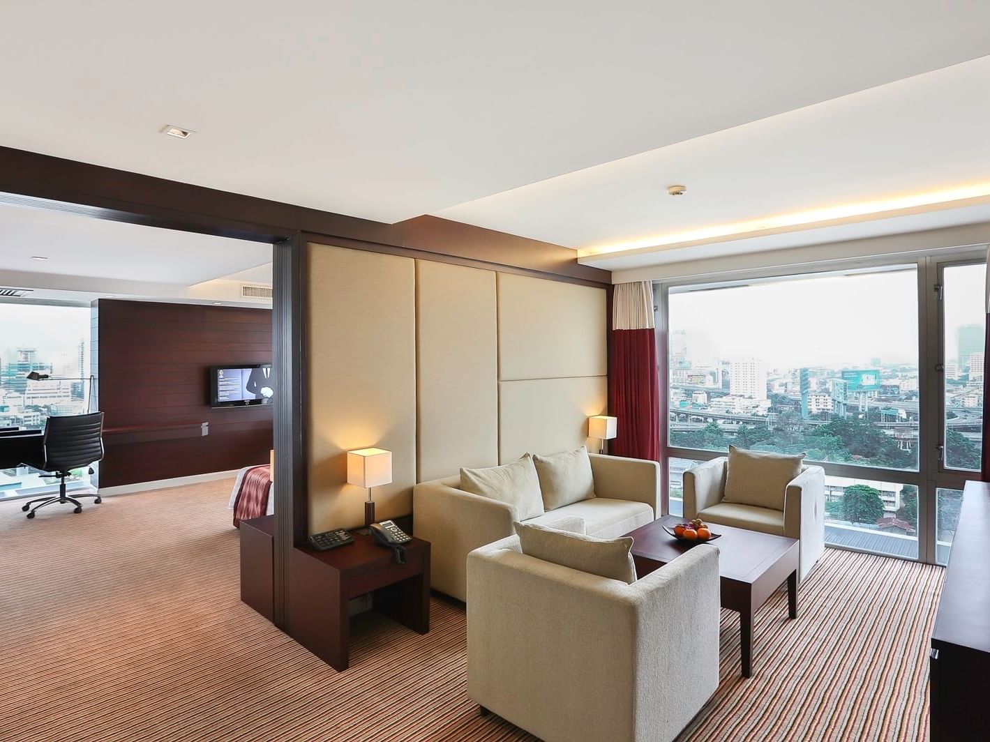 Livingroom with a city view in Executive Suite at Eastin Hotels