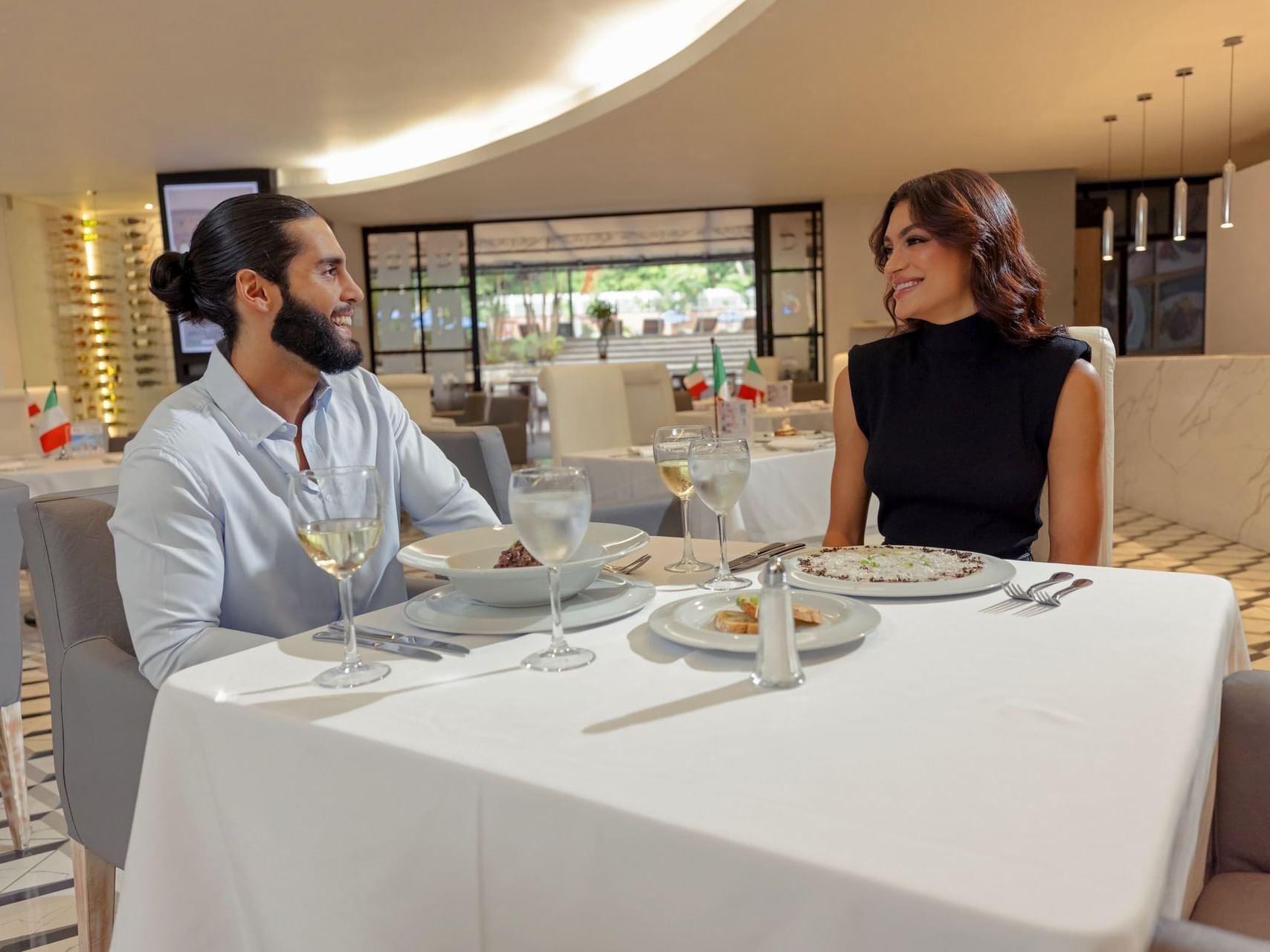 A couple enjoying the dinner in Espigas restaurant at Hotel Dann Carlton Medellin