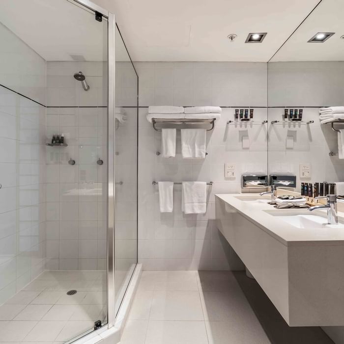 Executive Loft Suite Bathroom, 1 King Bed, Darling Harbour View