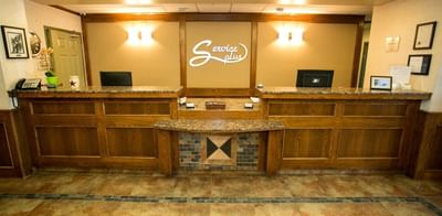 Front desk by lobby area at Service Plus Inns & Suites Drayton Valley