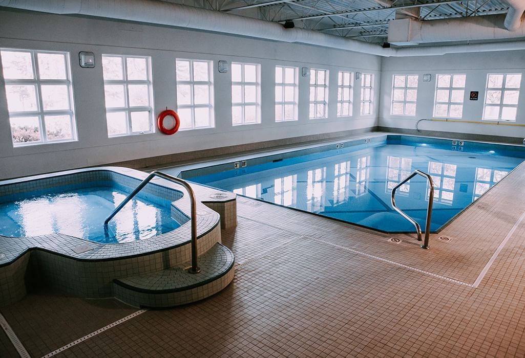 coast canmore hotel & conference centre indoor pool