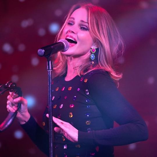 Belinda Carlisle Singing into microphone