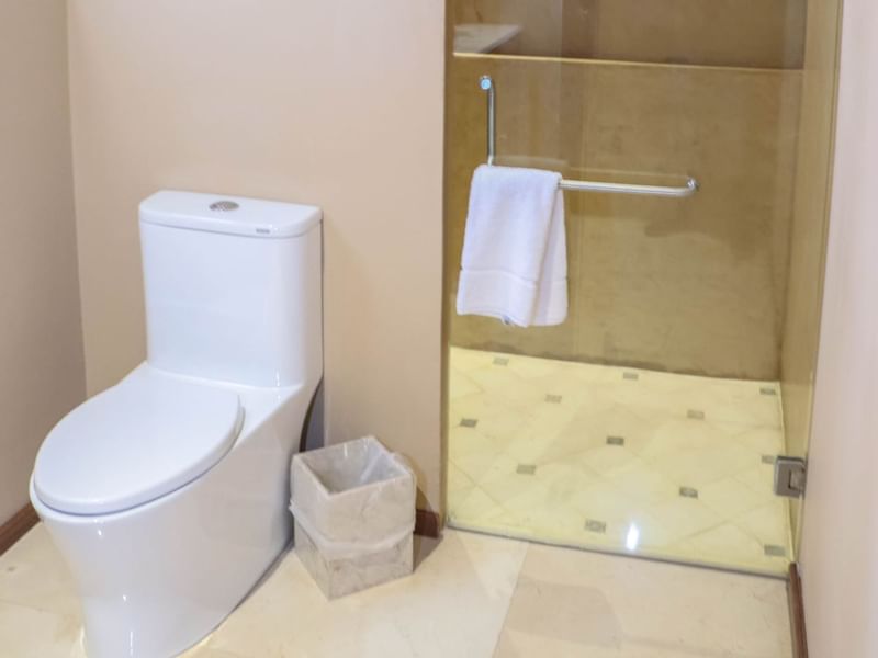 Bathroom sanitary ware in Deluxe Room at Gamma Hotels