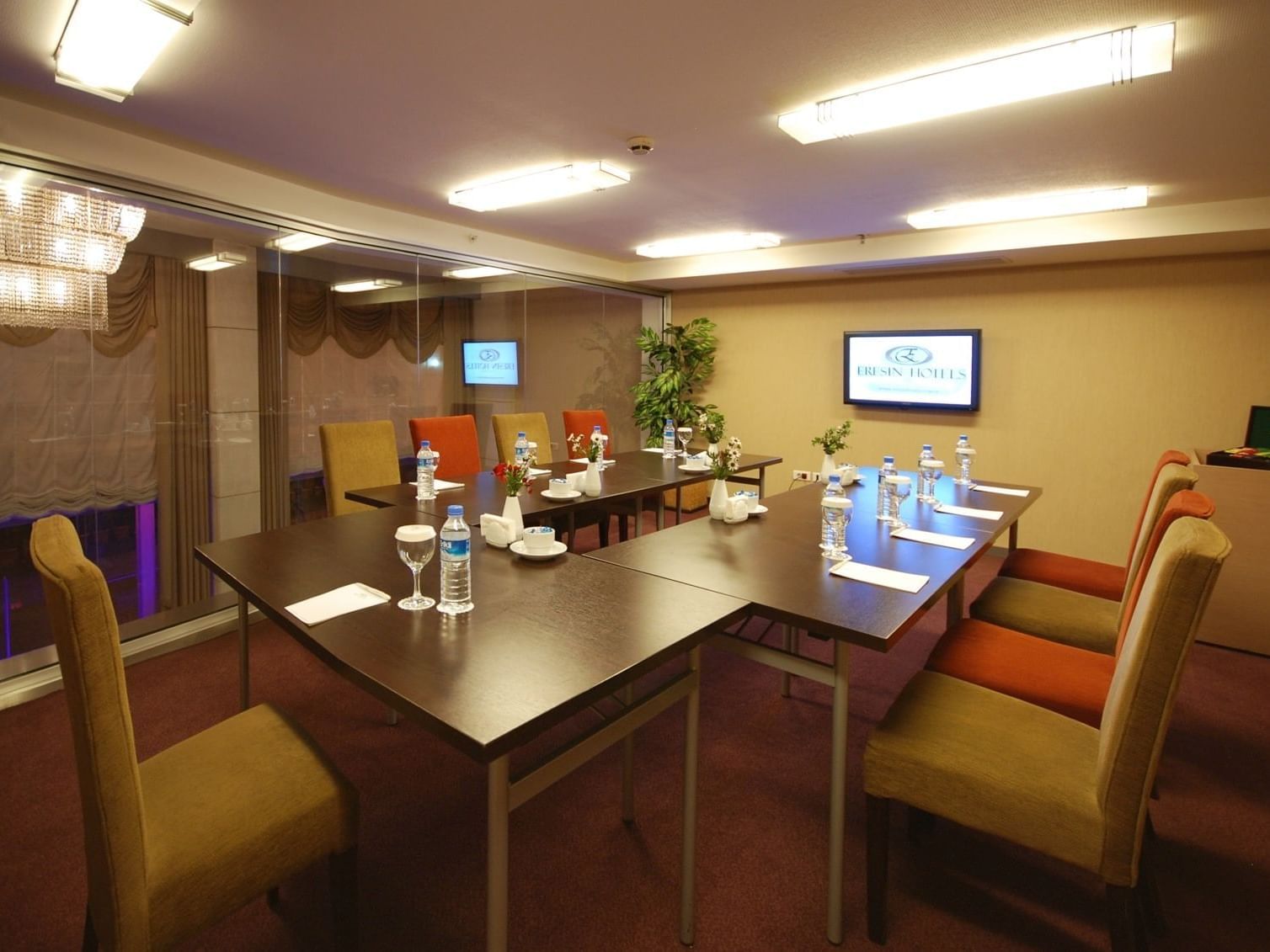 Inerior dining area at Eresin Taxim Premier