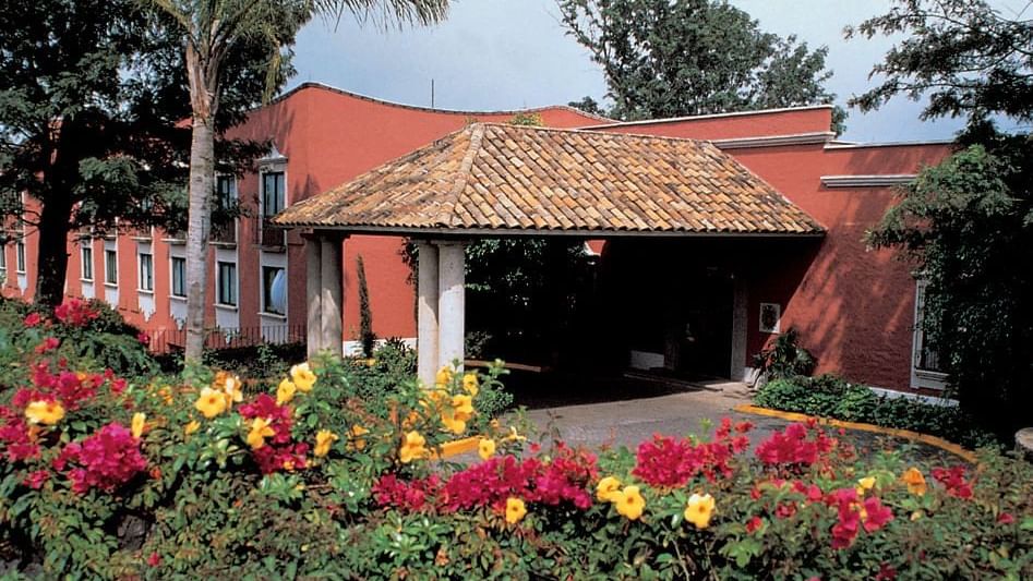 Exterior view from the garden at Fiesta Inn Xalapa