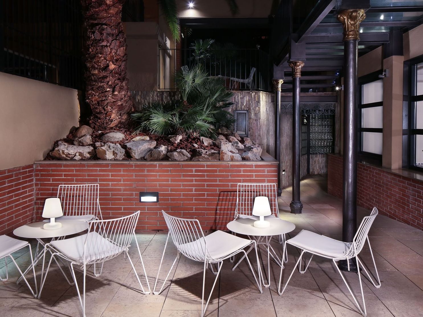 Dining area in Suites Avenue at Barcelona Apartment