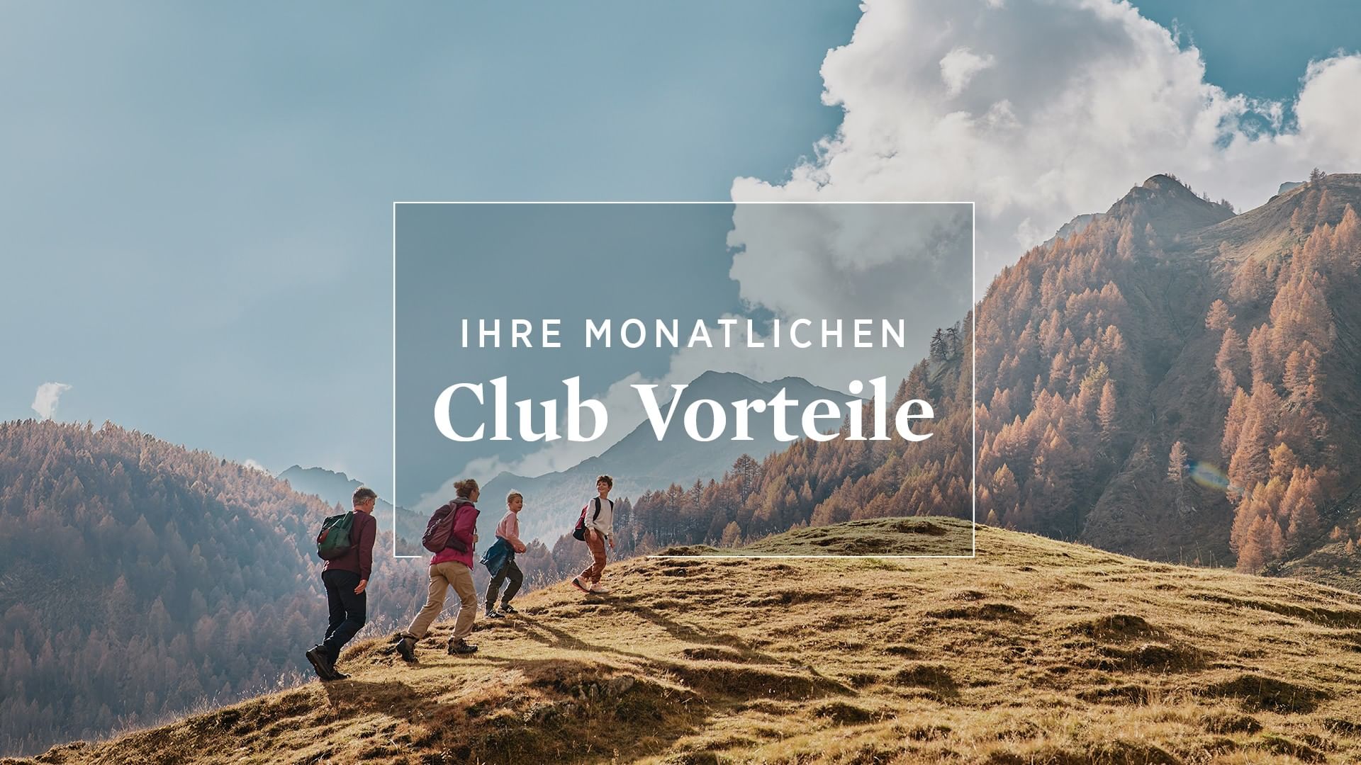 Wanderer auf Bergpfad mit Text 