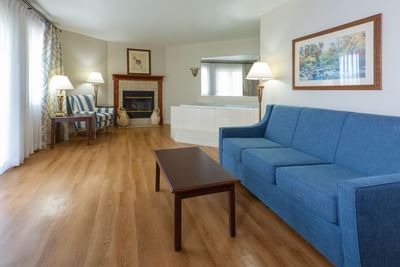 Music Road Resort Inn - Honeymoon Suite Living Area