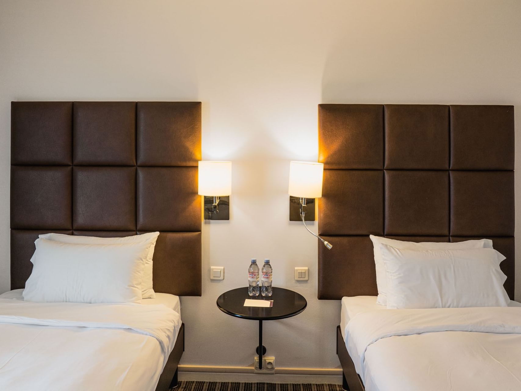 Beds with lamps in Standard Twin at The Atrium Hotel by Penta