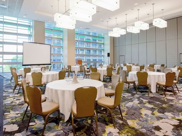 Meeting room with chairs, tables and projector