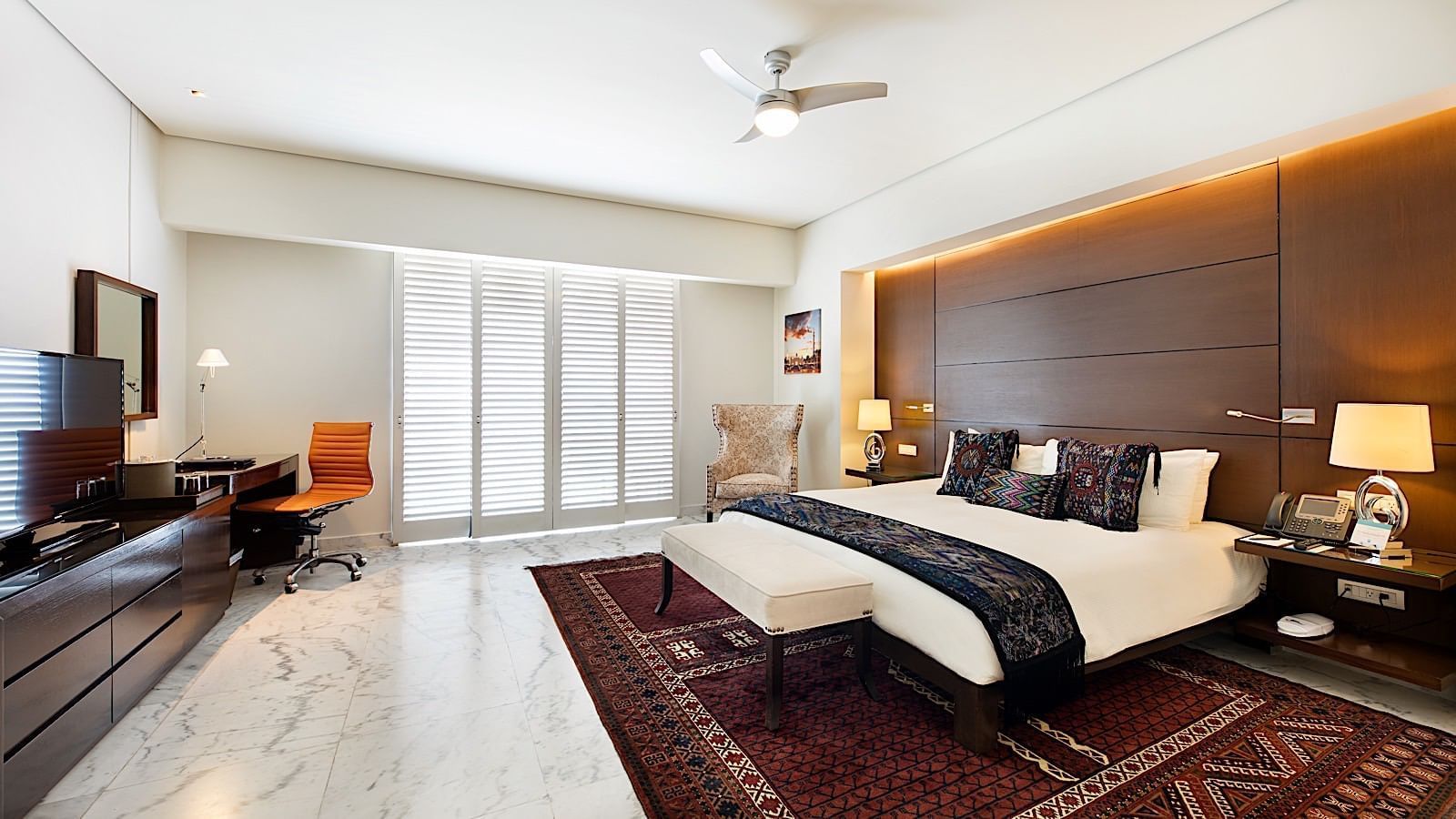 Master Suite King Size Bed Diamante View Room with one bed at Mundo Imperial