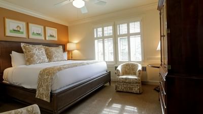 Standard King Room with one bed at Pine Inn