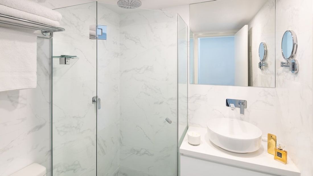 Bathroom of Standard Double Room at ibis Sydney World Square Hotel
