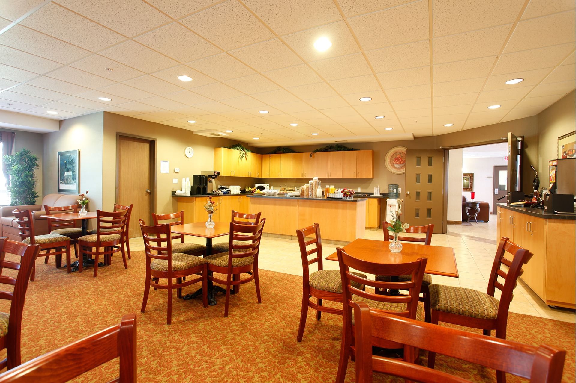 hotel breakfast room