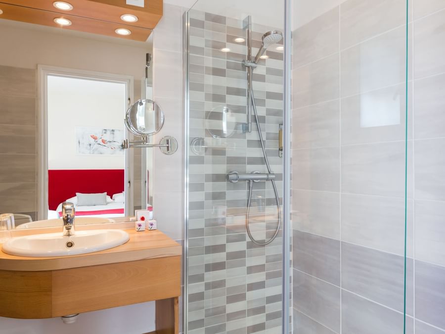 Bathroom vanity in bedrooms at Hotel Laminak