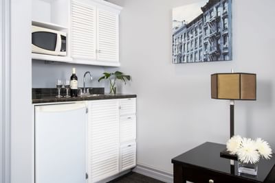 Kitchen pantry, wine bottle & glasses in King Superior Manhattan at Retro Suites Hotel