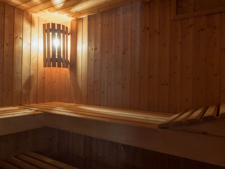 Wooden spa beds in vitrac sauna at Auberge la tomette
