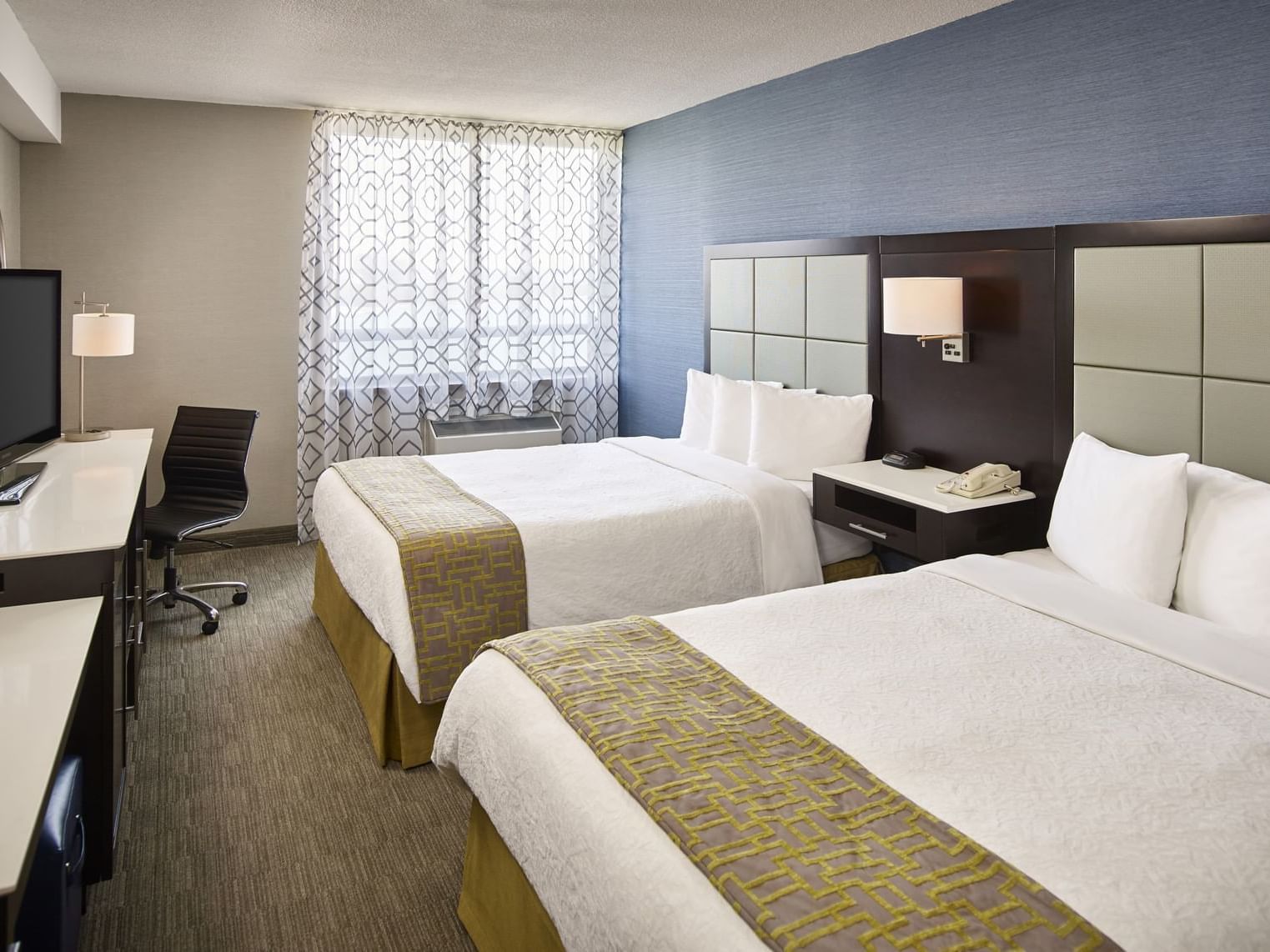 Twin beds in Double Queen City View Room at Waterfront Hotel