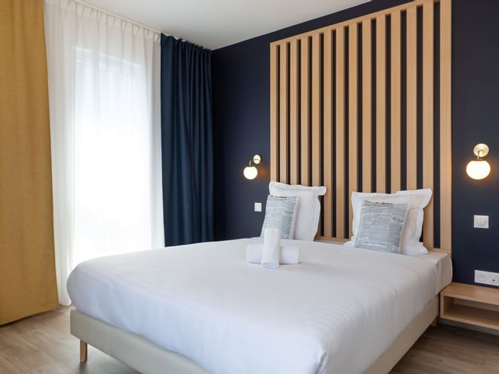 Close-up of a king bed in a room at Residence Le Monde