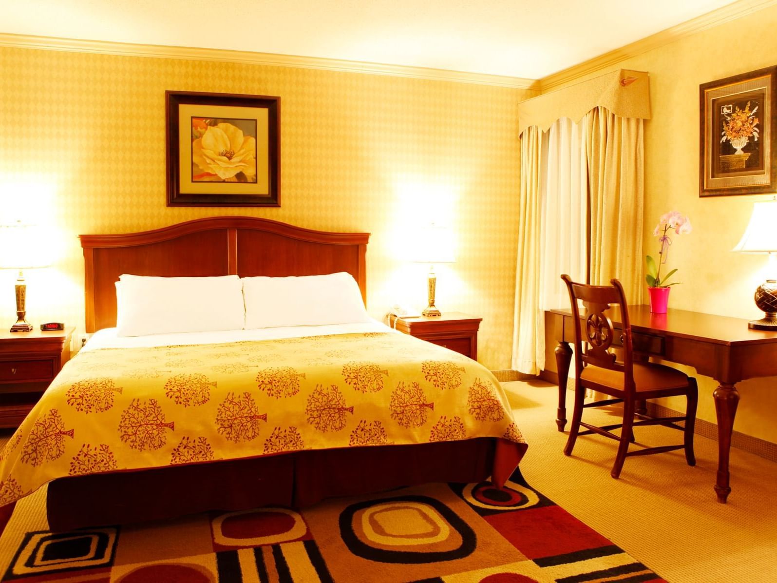 Bed & furniture in Junior Suite at Honor’s Haven