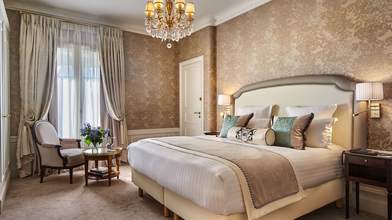 Executive Room with large bed and elegant wall design at Hôtel Westminster - Paris