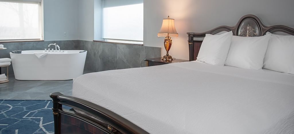Coast Premium Queen Suite with Jetted Tub at Coast Nisku Inn & Conference Centre