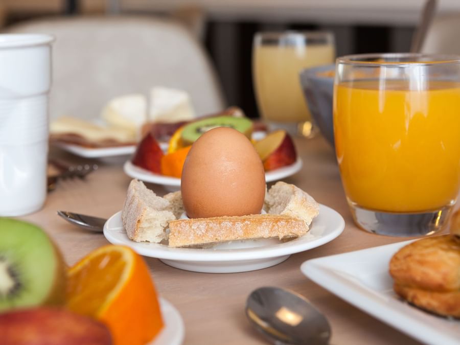 Closeup of a breakfast meal served at Hotel La Chaussairie
