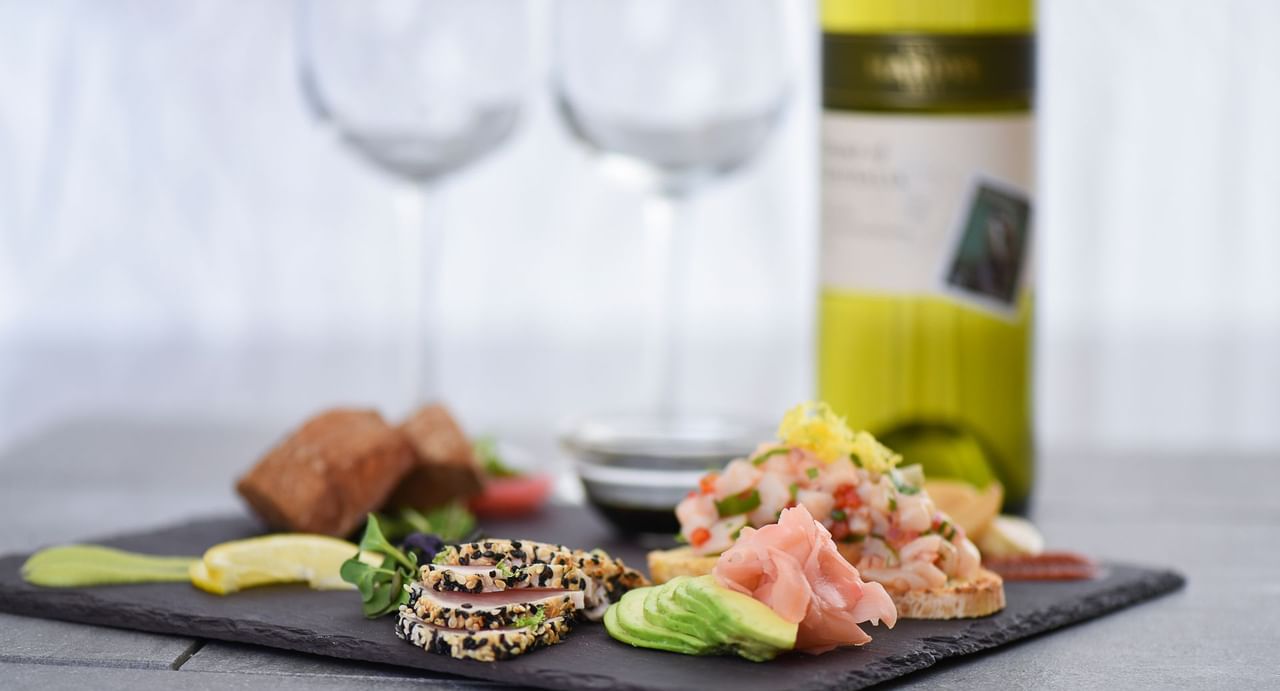 Coast Canmore Hotel & Conference Centre - Dining(8)