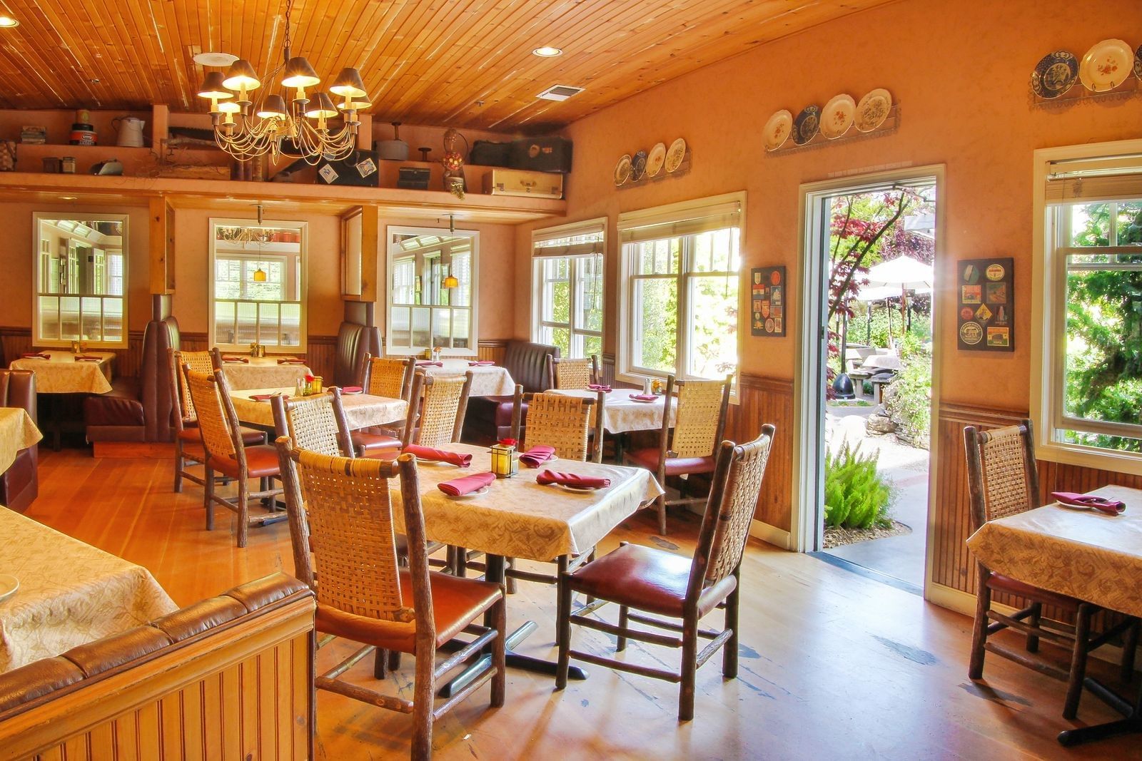 Dining room in Cambria Pines Lodge