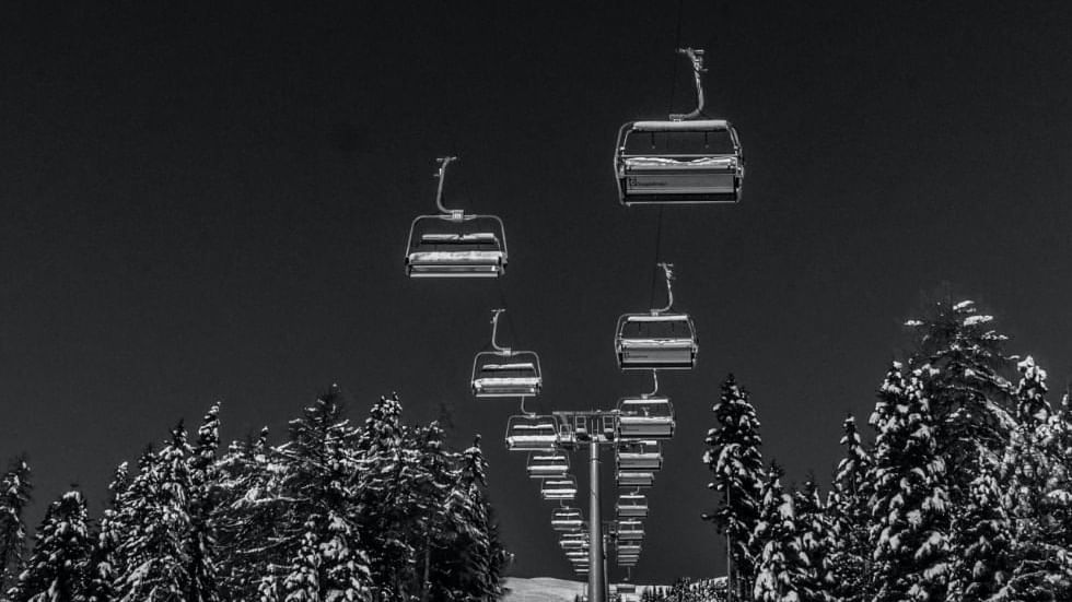 Cable cars in the night skiing near Falkensteiner Hotels and Residences