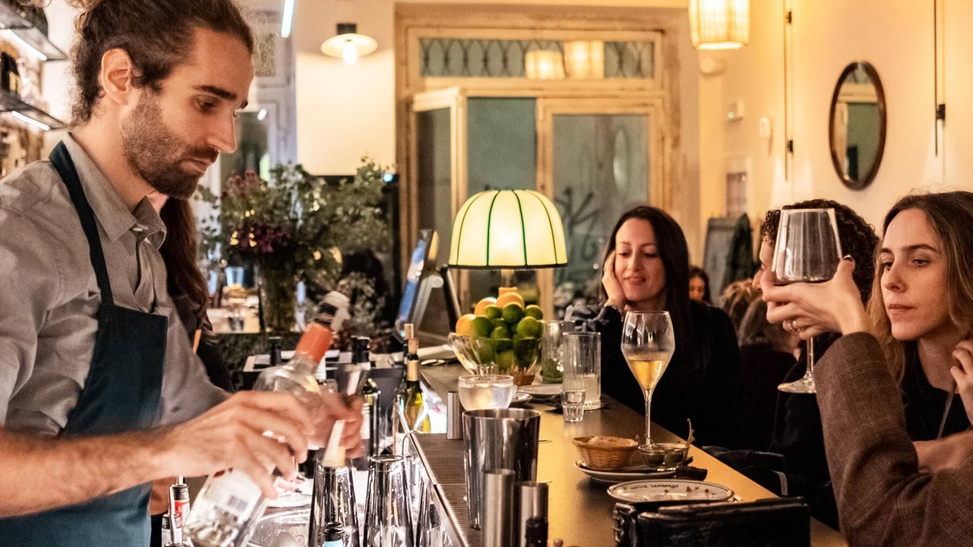 Bartender making drinks in Antica Latteria cocktail bar near Rome Luxury Suites