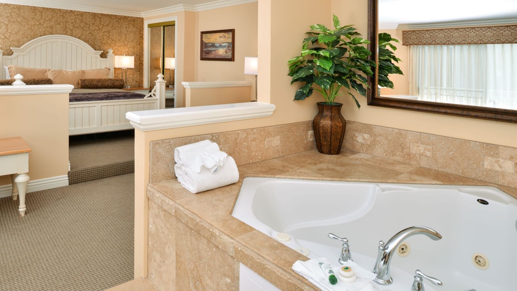 Oceanfront Jacuzzi Honeymoon Suite