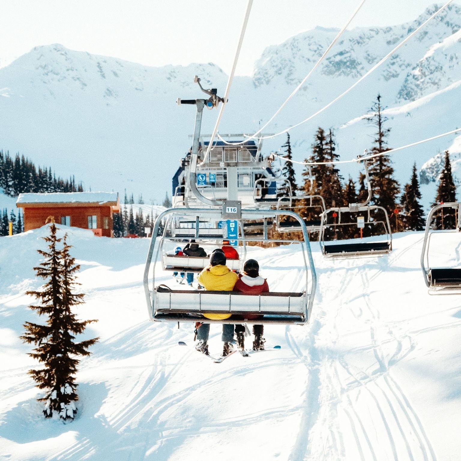 Winter-stay-and-save-offer-summit-lodge-whistler-canada